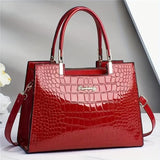 Large Capacity Crocodile Print Tote- Everyday Handbag with Spacious Interior and Design