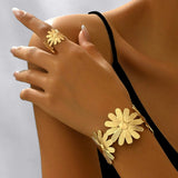 Gold Daisy Bracelet for Women – Stainless Steel Floral Jewelry with Stretch Fit