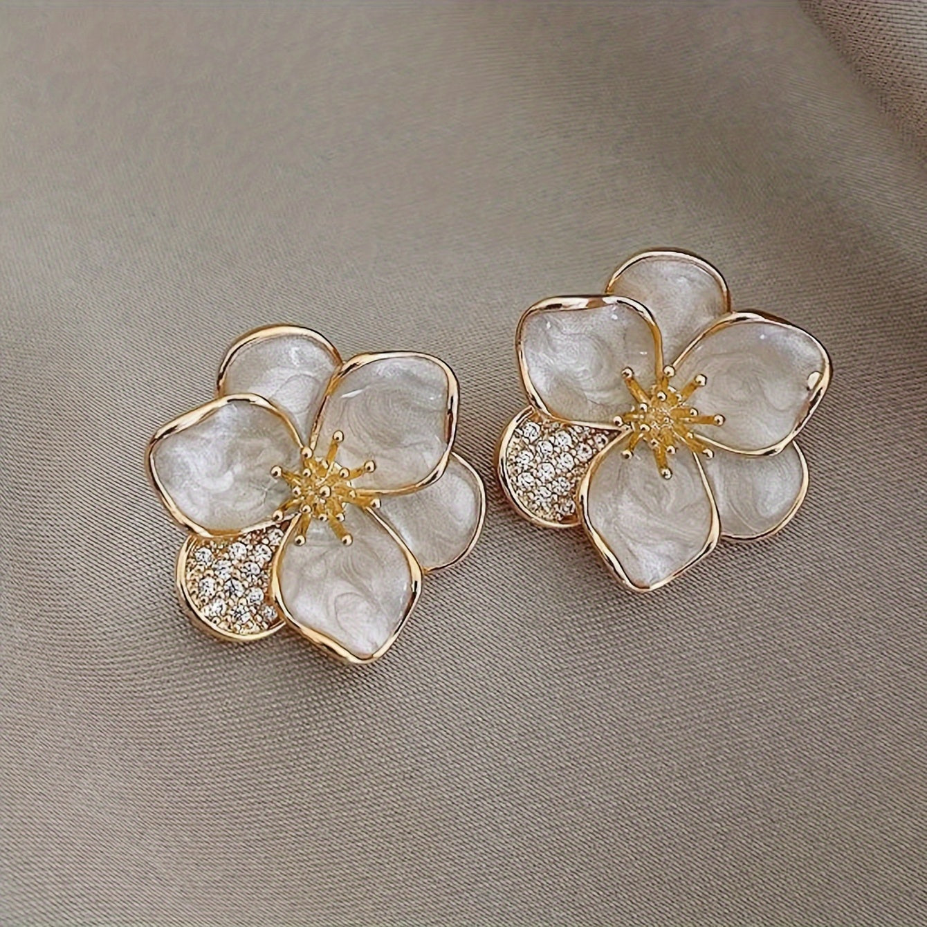 Exquisite Sweetheart Flower Stud Earrings  Zinc Alloy Jewelry with Elegant Simple Design Perfect for Womens Daily Dating and Casual Wear  Hypoallergenic NickelFree and Comfortable to Wear
