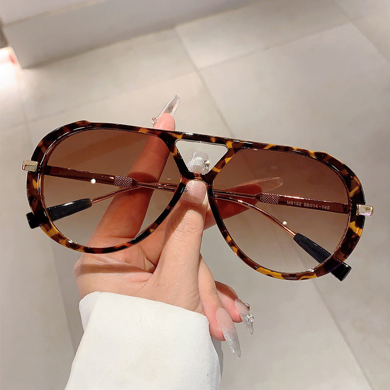 Cross-border New Retro Fashion High-end Round Face Slimming Sunglasses Leopard Frame Double Beam Design Flat Mirror