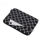 Laptop Sleeve with Monochrome Grid Print – Shock-Resistant Case for 11–15" Devices